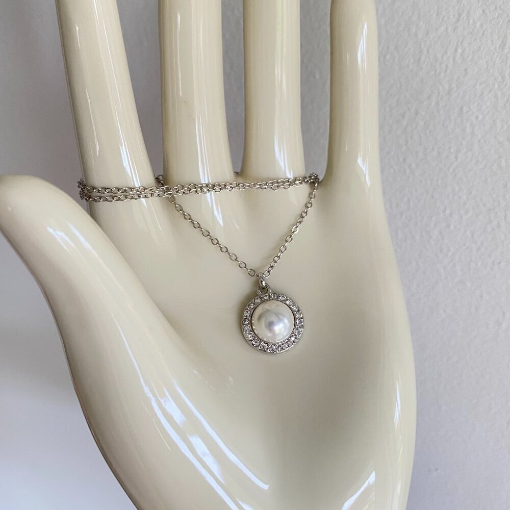Butler FAC Pearl & Chrystal Halo Pendant Necklace NWT​​​​ - Picture 4 of 8